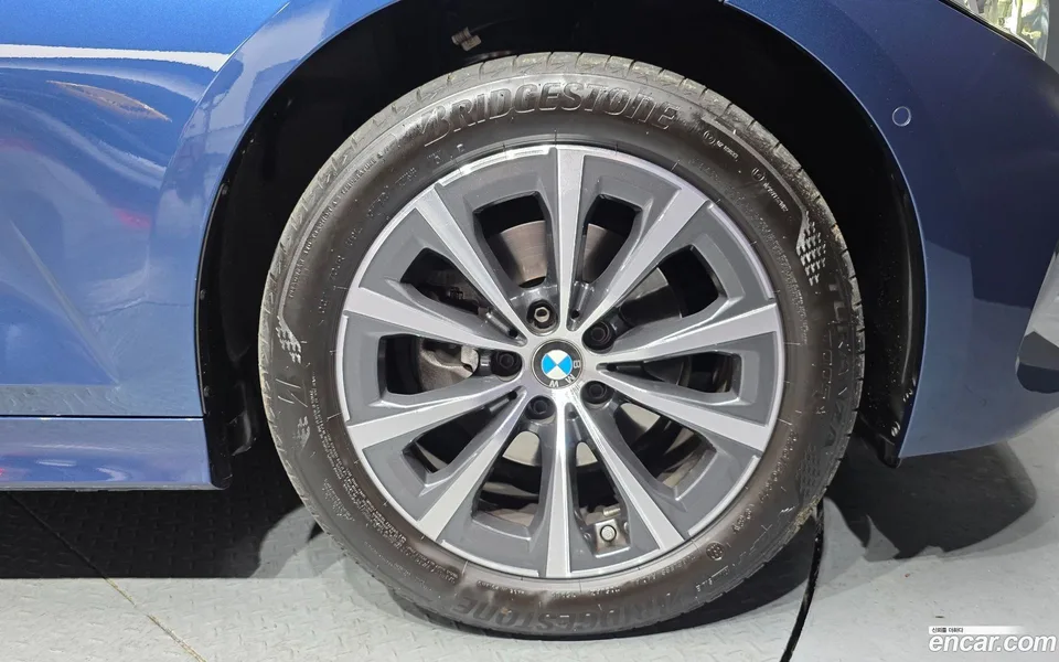 BMW 3 Series 320i 2024 — миниатюра 5