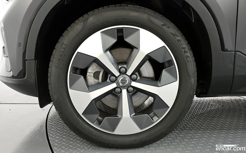 Volvo XC40 B4 2023 — миниатюра 5