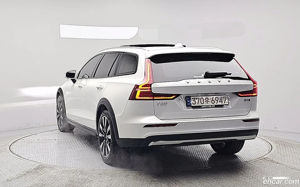 Volvo V60 Cross Country B5 AWD 2024 — миниатюра 2