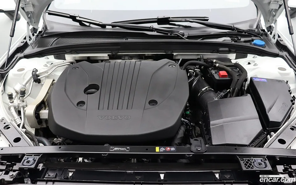 Volvo V60 Cross Country B5 AWD 2024 — миниатюра 3