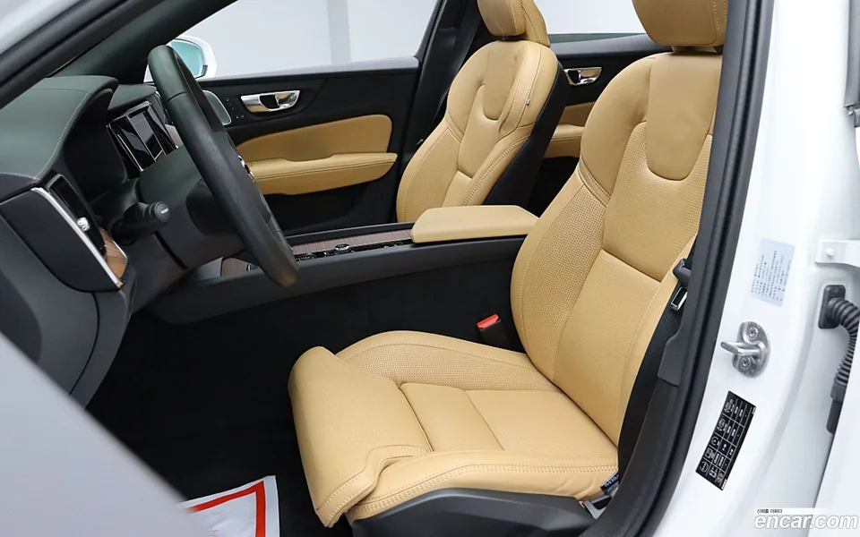 Volvo V60 Cross Country B5 AWD 2024 — миниатюра 5