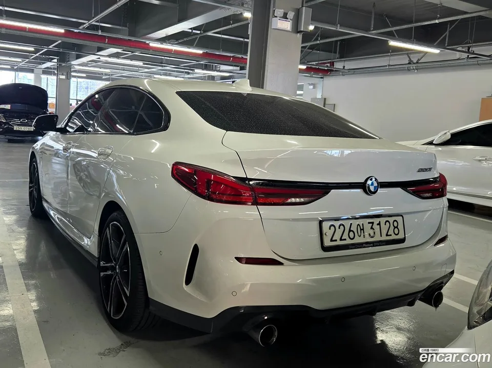 BMW 2 Series Gran Coupe 220i M 2024 — миниатюра 3