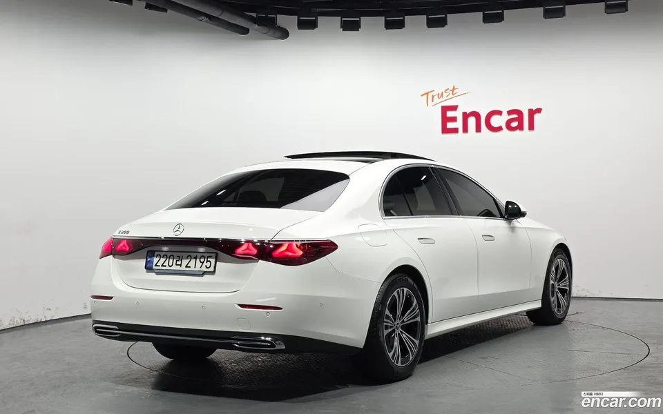 Mercedes-Benz E-Class E200 2024 — миниатюра 2