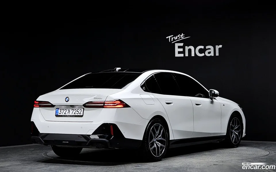 BMW 5 Series 520i M 2025 — миниатюра 2
