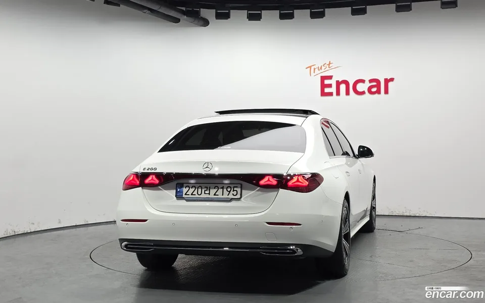 Mercedes-Benz E-Class E200 2024 — миниатюра 4