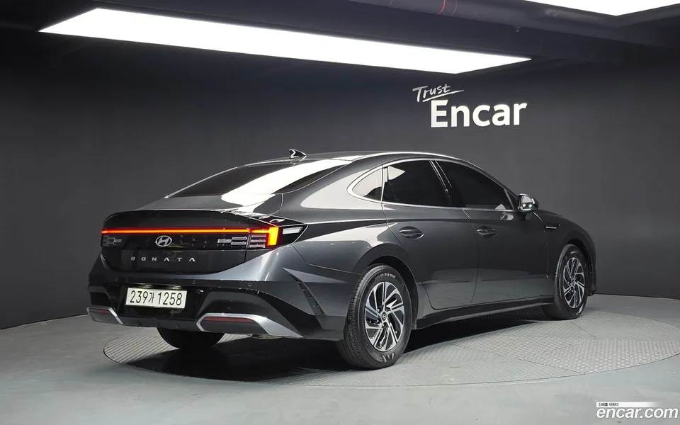 Hyundai Sonata The Edge Hybrid 2025 — миниатюра 2