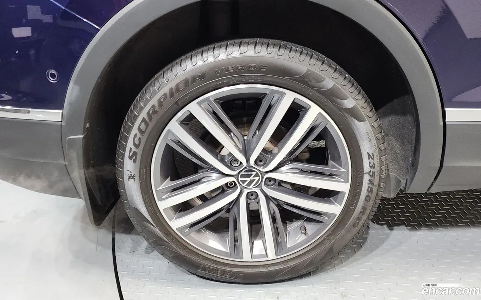 Volkswagen Tiguan Allspace 2.0 TSI 2023 — миниатюра 5