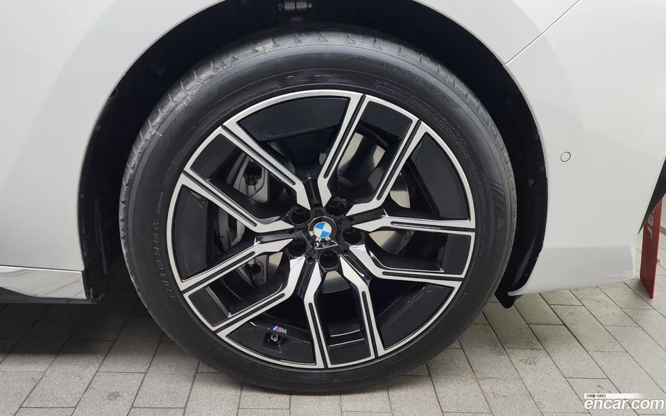 BMW 7 Series 740i xDrive M 2024 — миниатюра 5