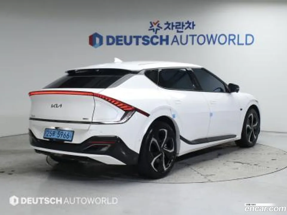 Kia EV6 4WD 2023 — миниатюра 2