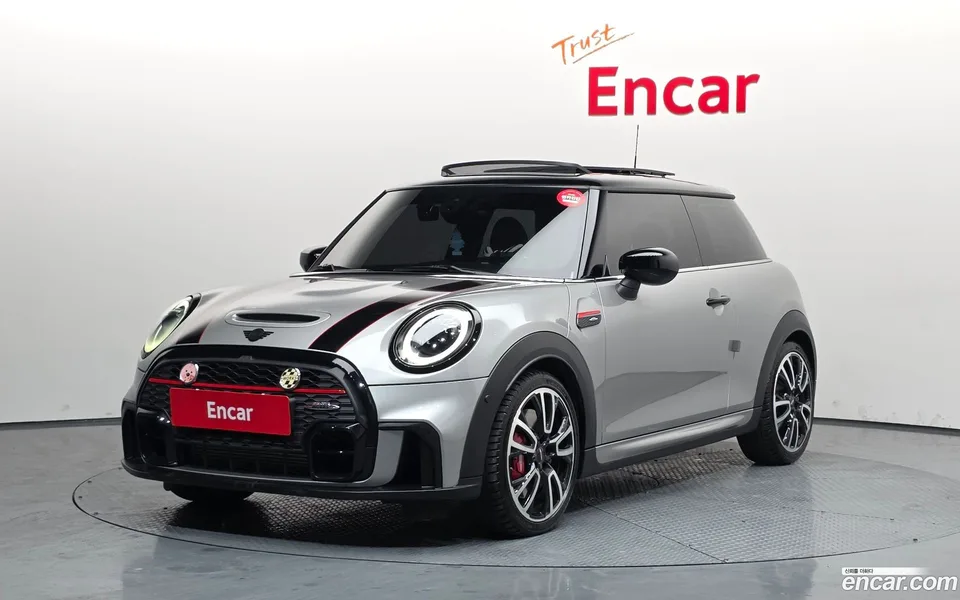 MINI Cooper S JCW 2023 — фото 1, купить с доставкой в Москву