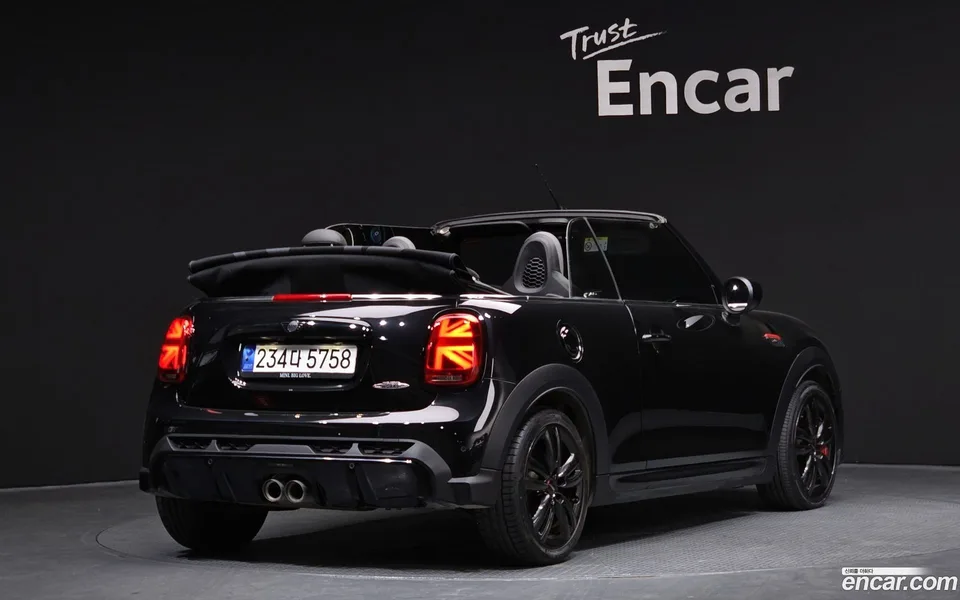 MINI Cooper S Convertible JCW 2023 — миниатюра 2