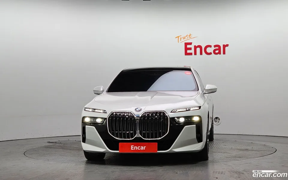 BMW i7 xDrive 60 M 2023 — миниатюра 3
