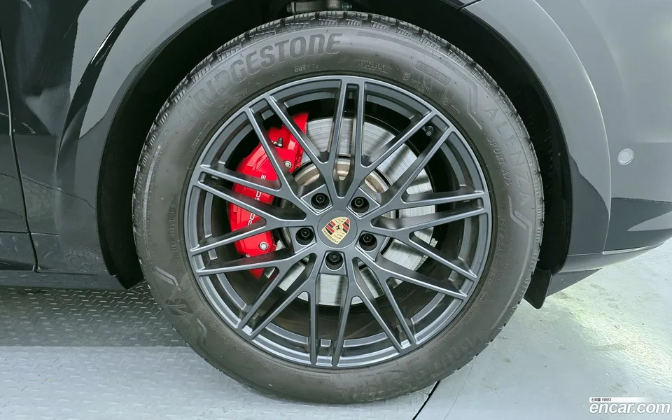 Porsche Cayenne 4.0 GTS 2025 — миниатюра 5