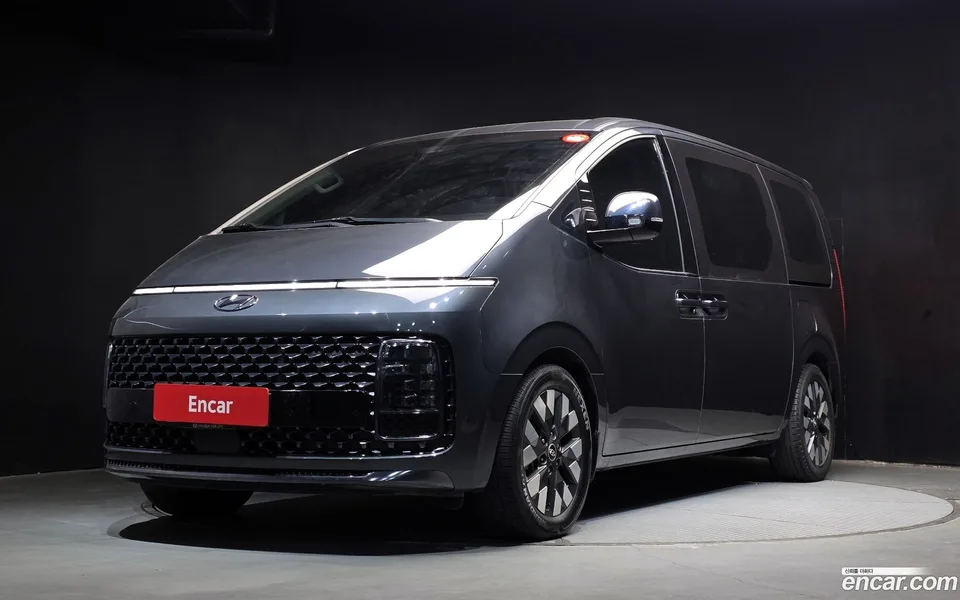 Hyundai Staria 9 2022 — фото 1, купить с доставкой в Москву