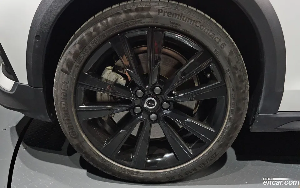 Volvo V60 Cross Country B5 AWD 2023 — миниатюра 5