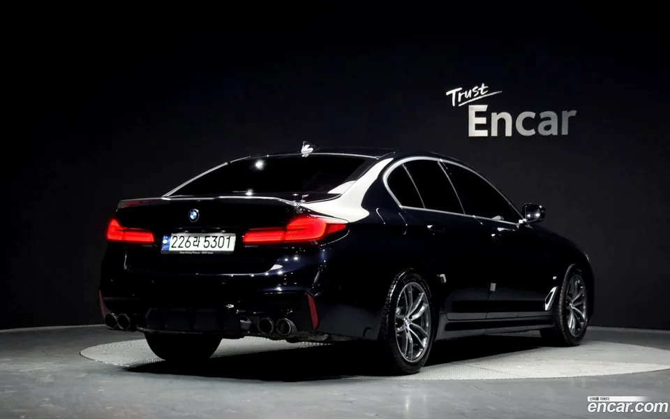 BMW 5 Series 520i M 2023 — миниатюра 2