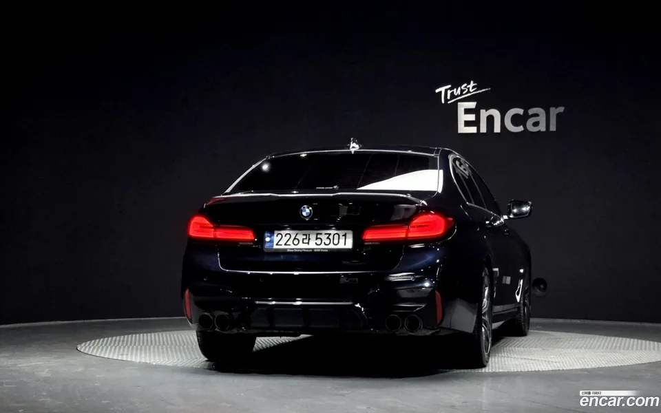 BMW 5 Series 520i M 2023 — миниатюра 4