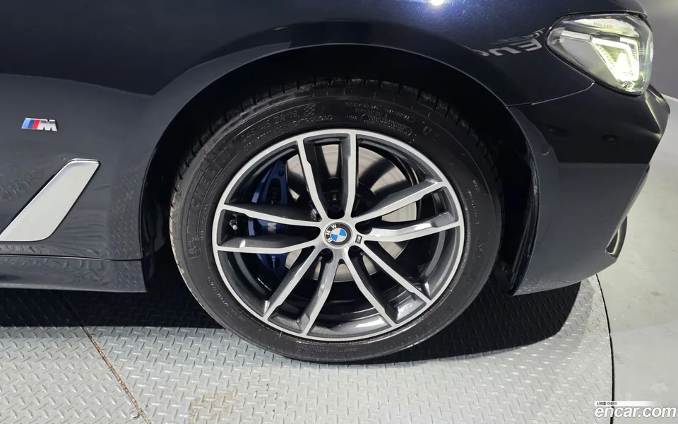 BMW 5 Series 520i M 2023 — миниатюра 5