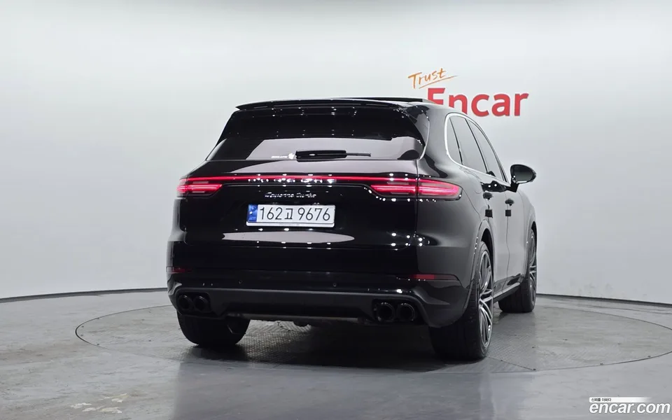 Porsche Cayenne 4.0 2023 — миниатюра 4