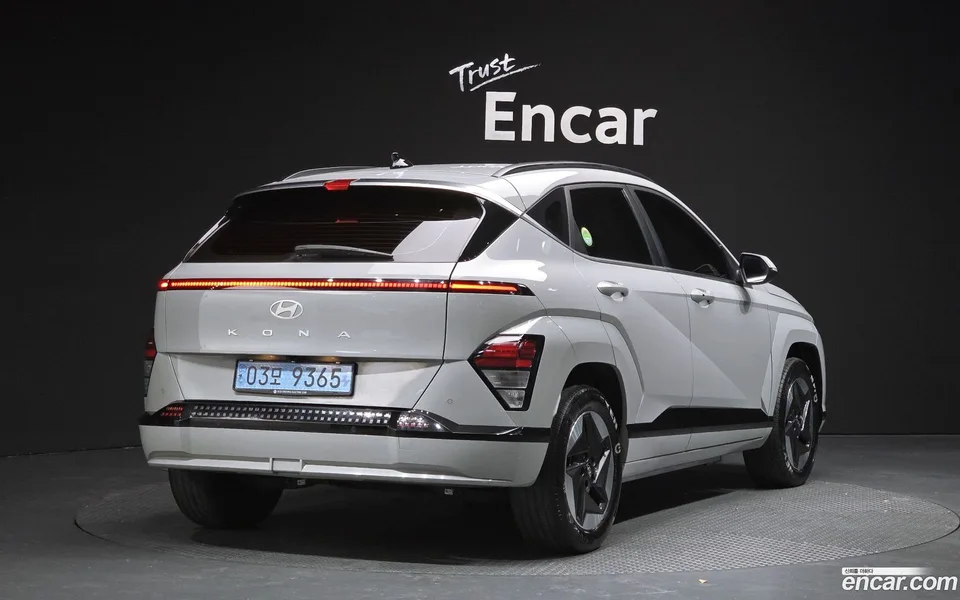 Hyundai Kona Electric 2023 — миниатюра 2