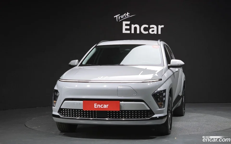 Hyundai Kona Electric 2023 — миниатюра 3