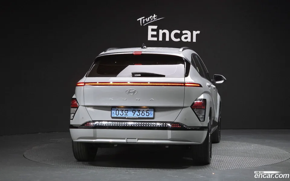 Hyundai Kona Electric 2023 — миниатюра 4