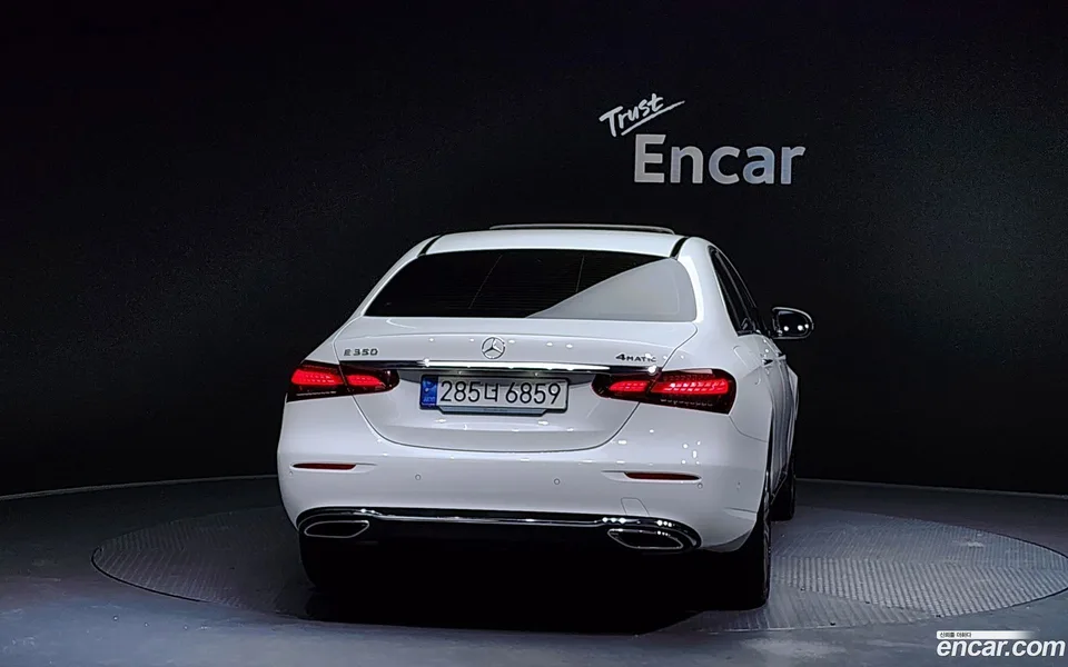 Mercedes-Benz E-Class E350 4MATIC 2023 — миниатюра 4