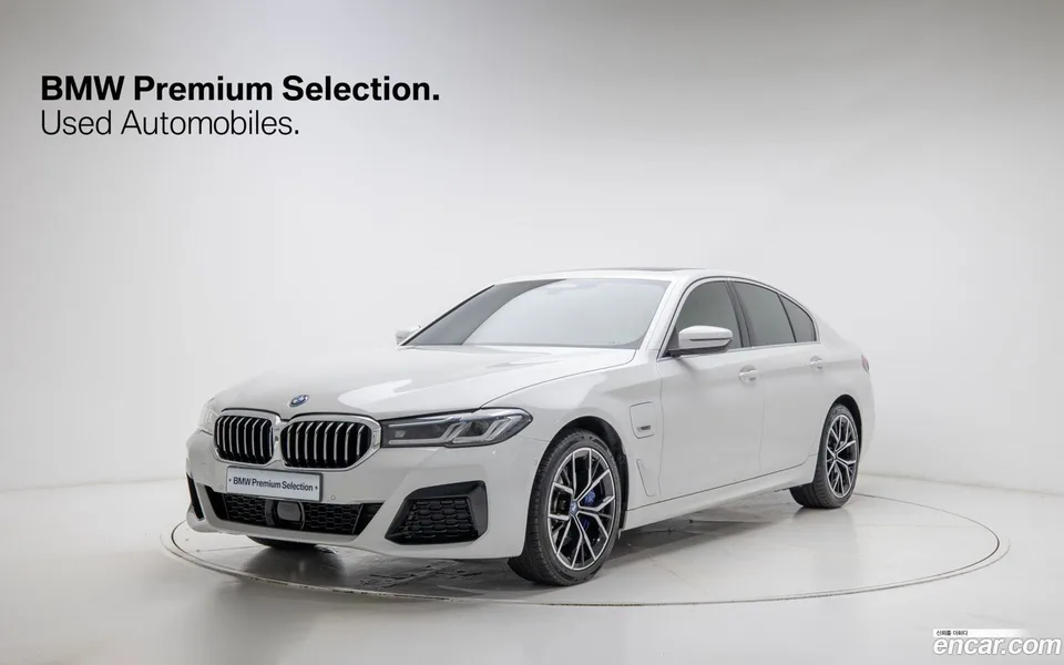 BMW 5 Series 530e M 2022 — фото 1, купить с доставкой в Москву