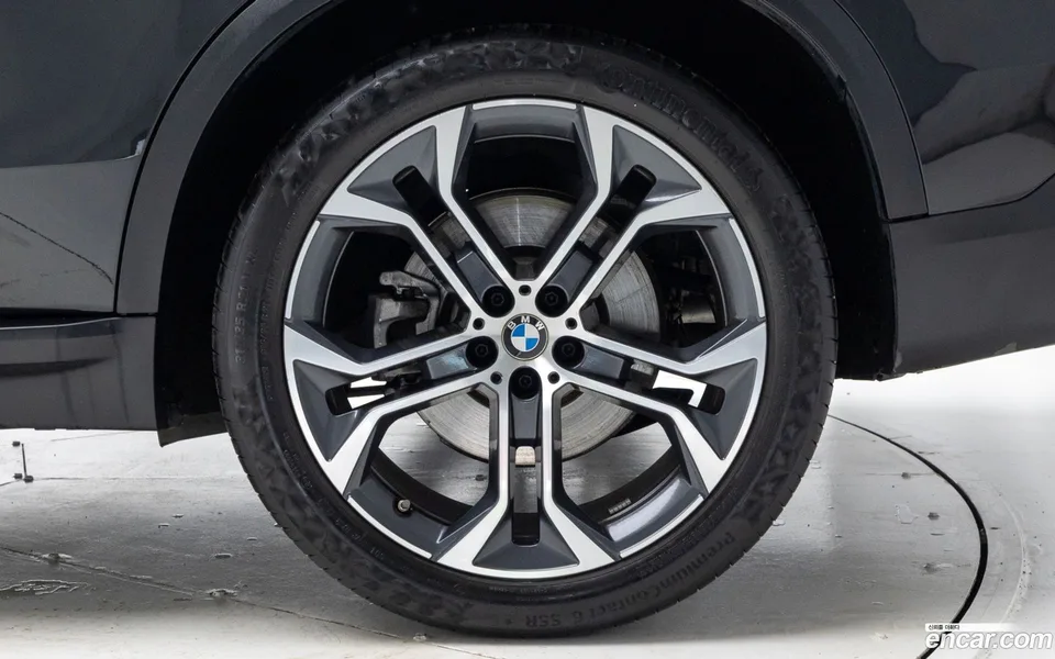 BMW X5 xDrive 40i xLine 2023 — миниатюра 5