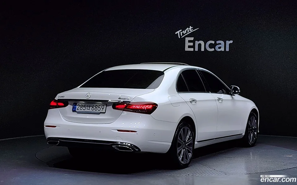 Mercedes-Benz E-Class E350 4MATIC 2023 — миниатюра 2