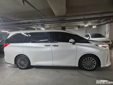 Lexus LM 2024 купить в Москве