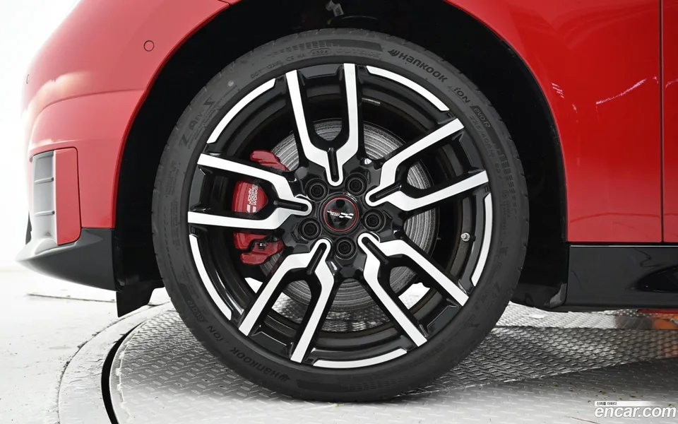 MINI Cooper Electric JCW 2025 — миниатюра 5