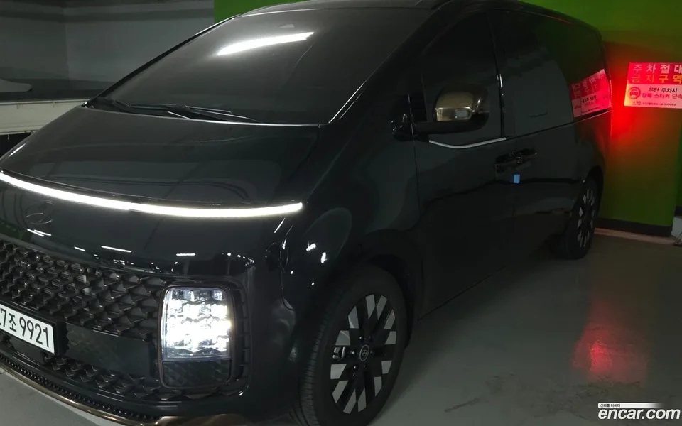 Hyundai Staria 4WD 7 2025 — миниатюра 2