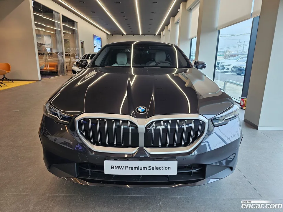 BMW 5 Series 520i 2025 — миниатюра 2