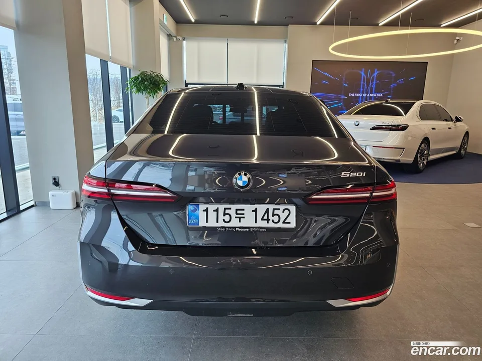 BMW 5 Series 520i 2025 — миниатюра 3