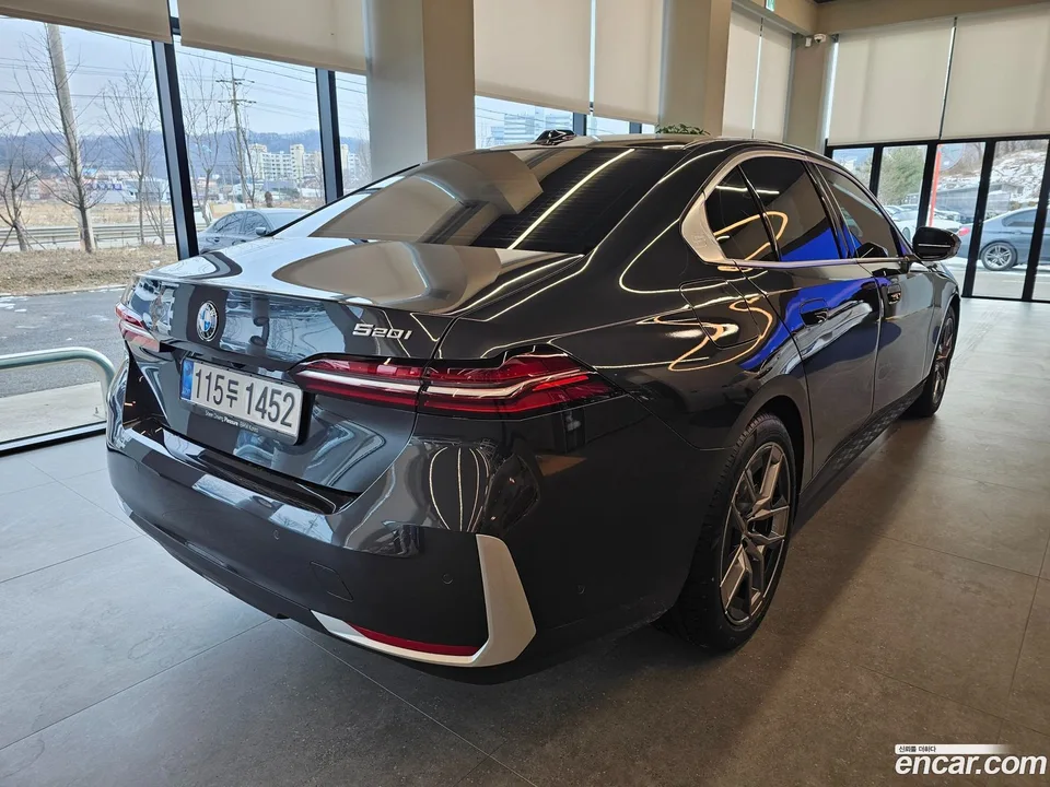 BMW 5 Series 520i 2025 — миниатюра 4