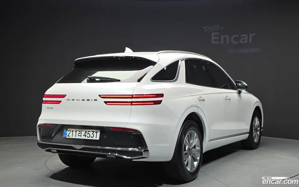 Genesis GV70 2.5T 2WD 2025 — миниатюра 2