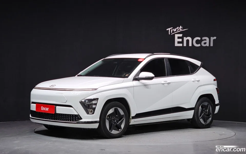 Hyundai Kona Electric 2023 — фото 1, купить с доставкой в Москву