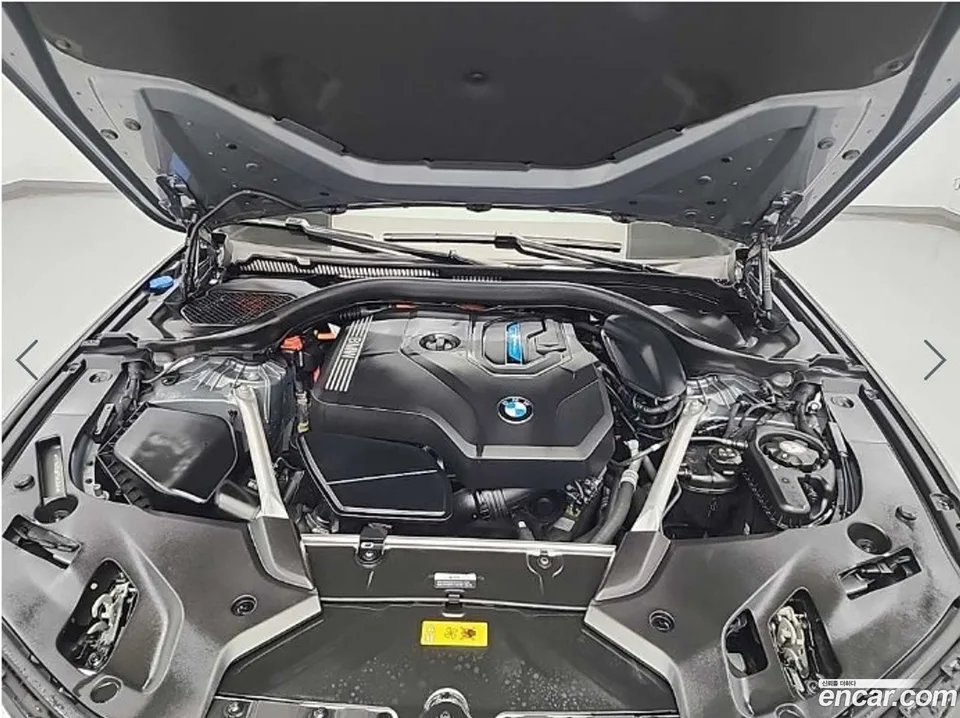 BMW 5 Series 530e M 2023 — миниатюра 5