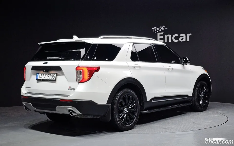 Ford Explorer 2.3 4WD 2022 — миниатюра 2