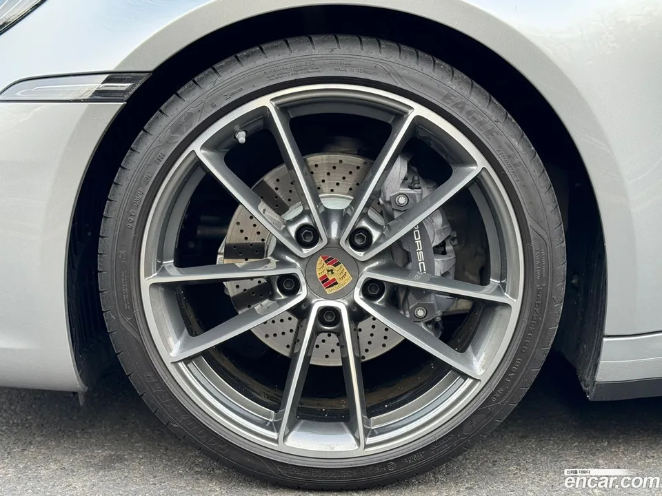 Porsche 911 (992) 2023 — миниатюра 2