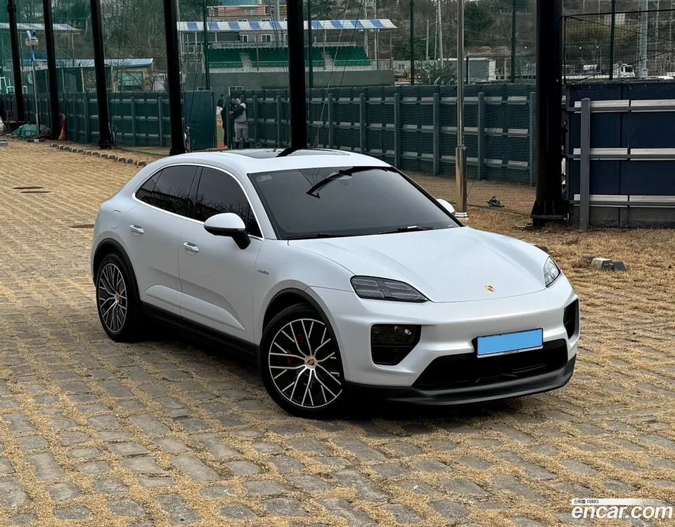 Porsche Macan Electric 4S 2025 — миниатюра 2