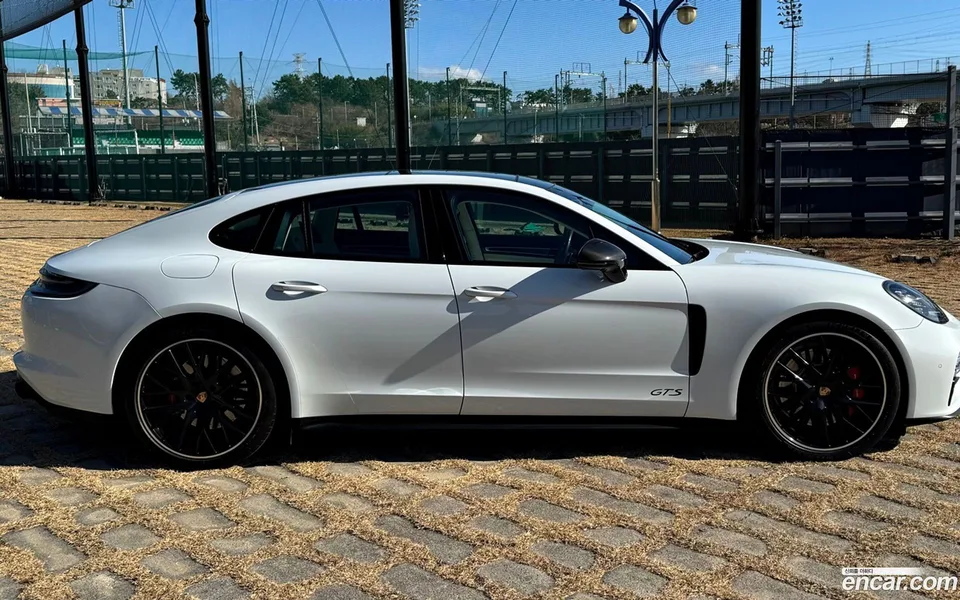 Porsche Panamera (971) 4.0 GTS 2022 — миниатюра 2