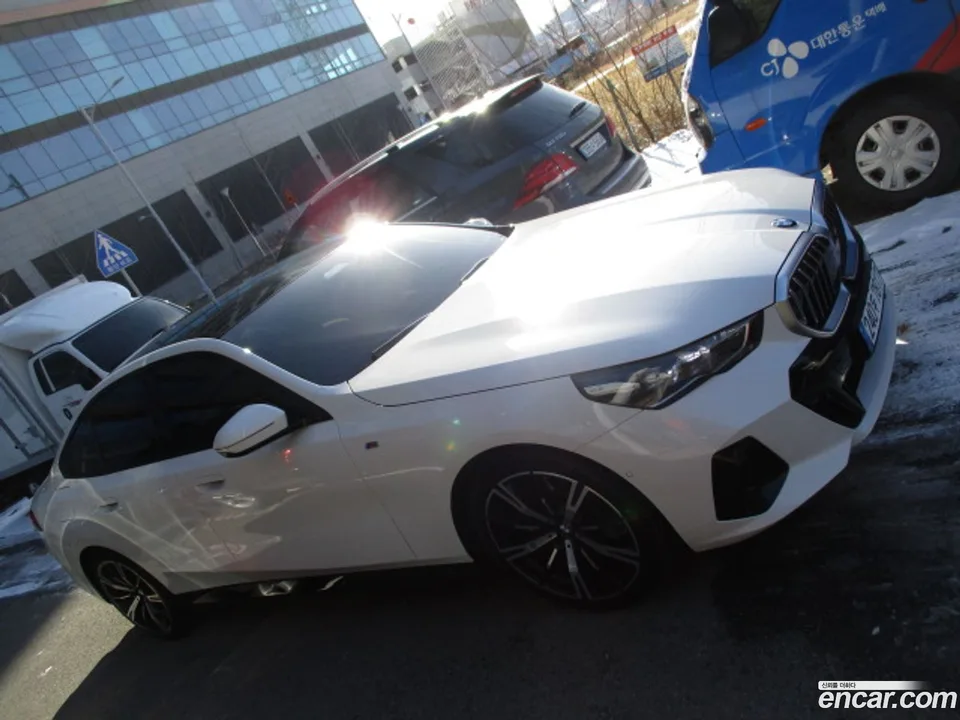 BMW 5 Series 530i xDrive M 2024 — миниатюра 3