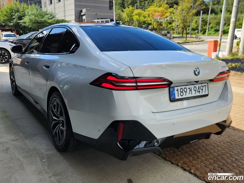 BMW 5 Series 520i M 2025 — миниатюра 2