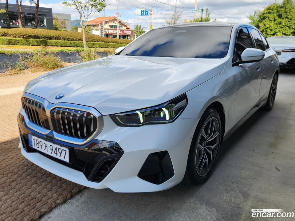 BMW 5 Series 520i M 2025 — миниатюра 3