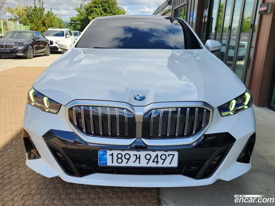 BMW 5 Series 520i M 2025 — фото 1, купить с доставкой в Москву