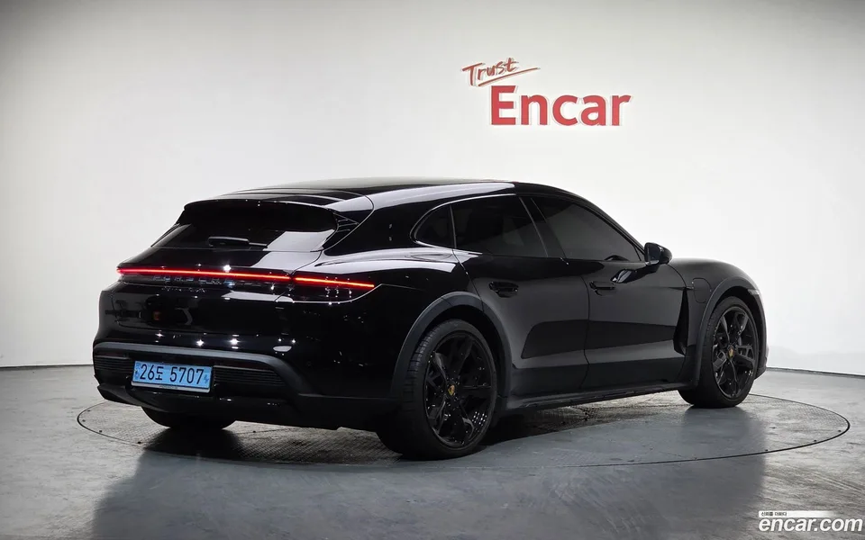 Porsche Taycan 2022 — миниатюра 2
