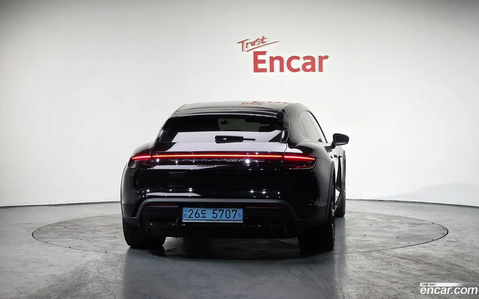 Porsche Taycan 2022 — миниатюра 4