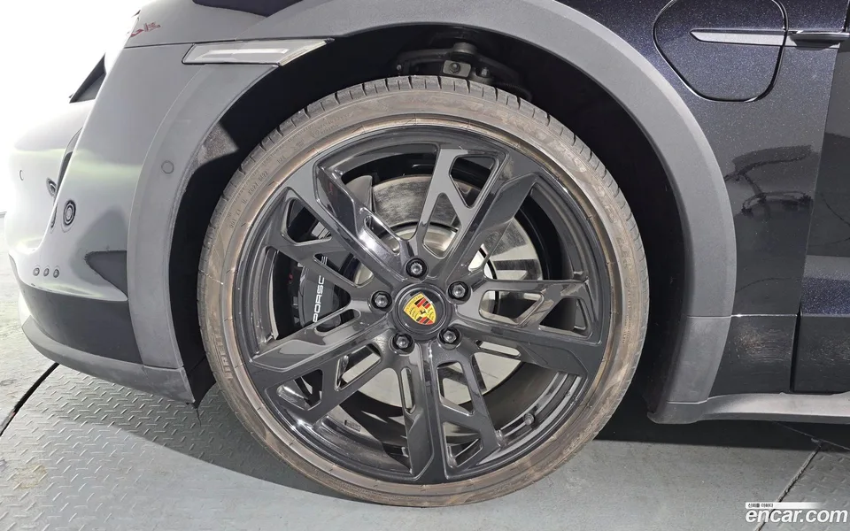 Porsche Taycan 2022 — миниатюра 5